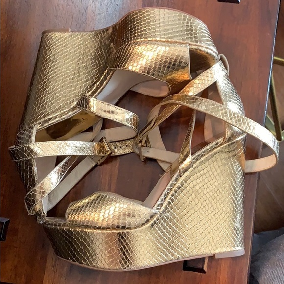 Gently work Michael Kors gold wedges - Picture 2 of 4